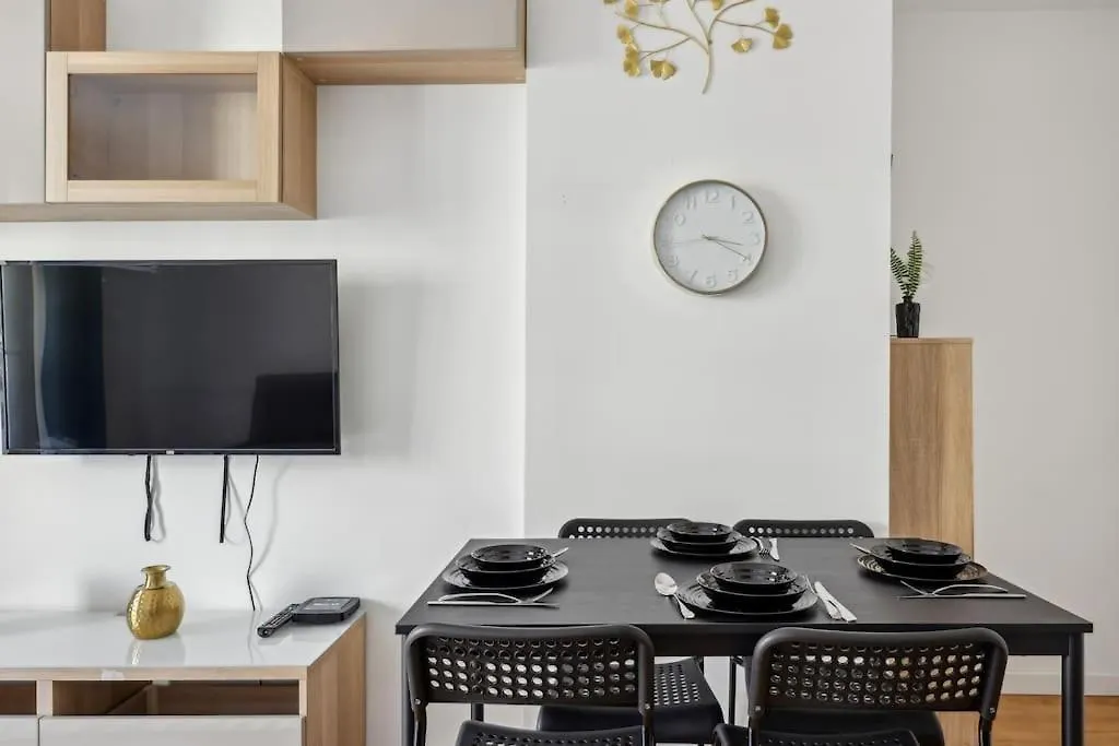 דירות ווילג'וף Direct Access To Paris - 6 Guests